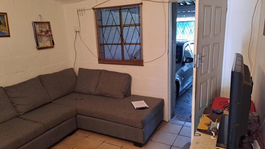 1 Bedroom Property for Sale in Kleinvlei Western Cape